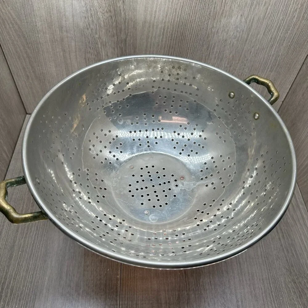 Vintage Solid Copper Colander Made in Korea w/ Brass Handles Wide Flare Patina - Picture 4 of 12